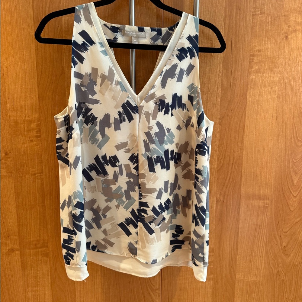 Banana Republic Abstract Print Sleeveless V-Neck Top – Size M